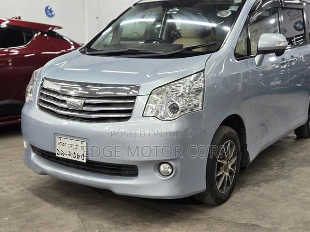 Toyota Noah 2012 Blue