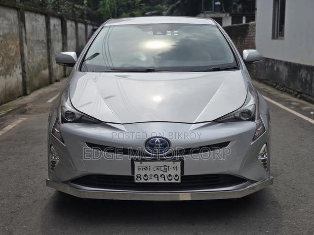 Toyota Prius 4dr Hatchback (1.8L 4cyl Gas/Electric Hybrid CVT) 2016