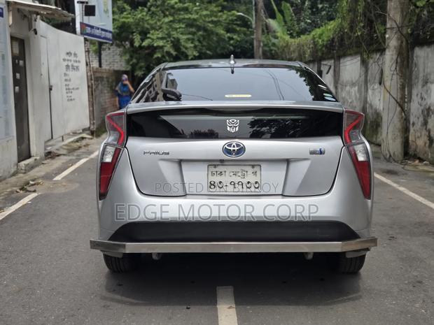 Toyota Prius 4dr Hatchback (1.8L 4cyl Gas/Electric Hybrid CVT) 2016