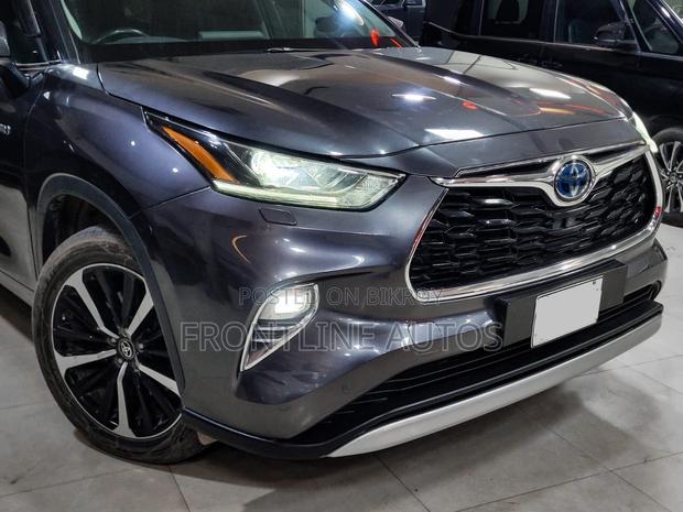 Toyota Highlander 2021 Gray