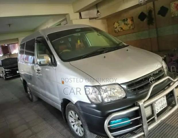 Toyota Noah 2.0 FWD (8 Seater) 2005 Silver