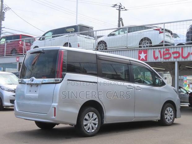 Toyota Noah 2021 Silver