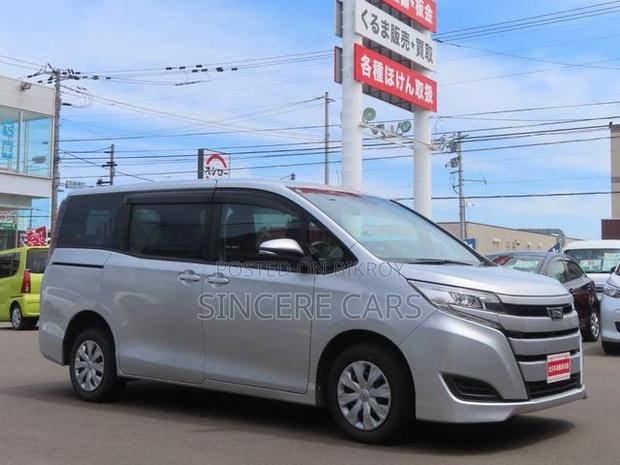 Toyota Noah 2021 Silver