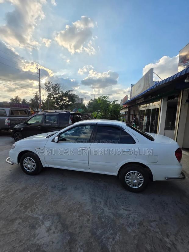 Nissan Sunny 2011 White
