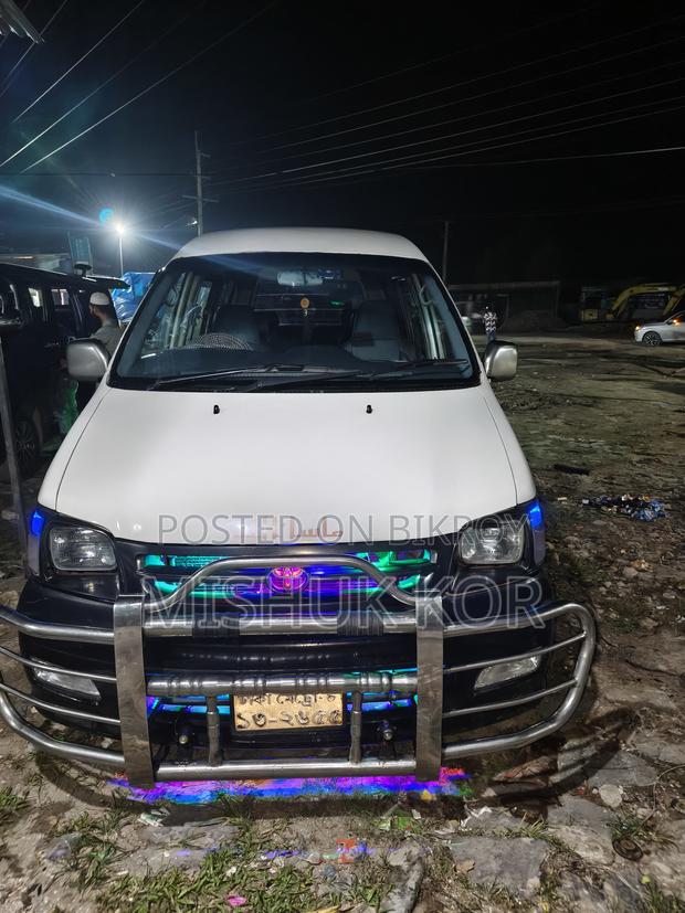 Toyota Noah 2.0 AWD (8 Seater) 2003 White