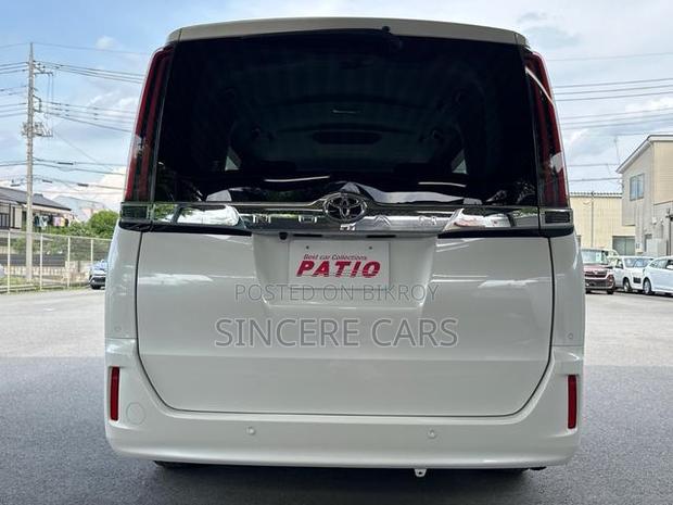 Toyota Noah 2021 Pearl