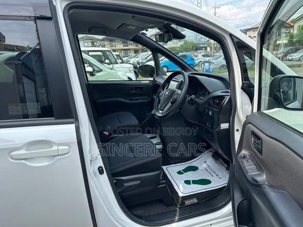Toyota Noah 2021 Pearl