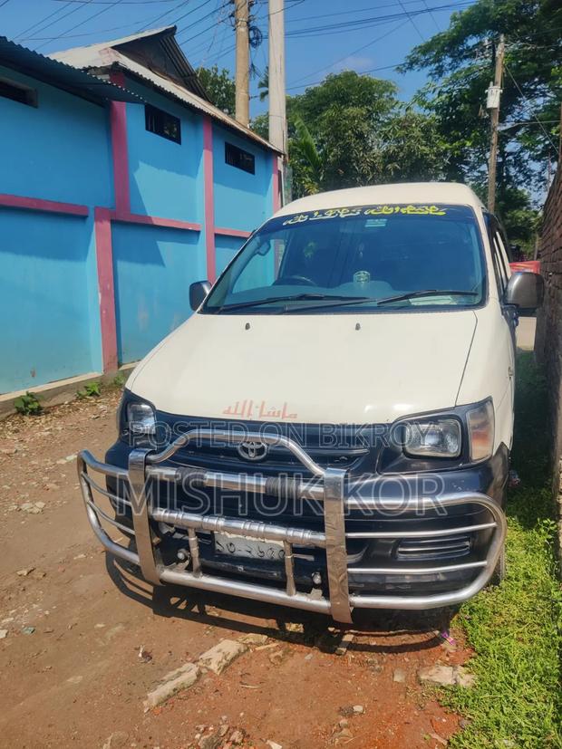 Toyota Noah 2.0 AWD (8 Seater) 2003 White