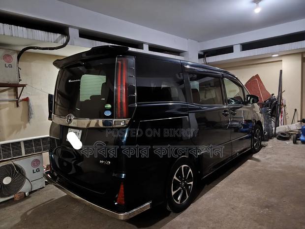 Toyota Noah 2017 Blue