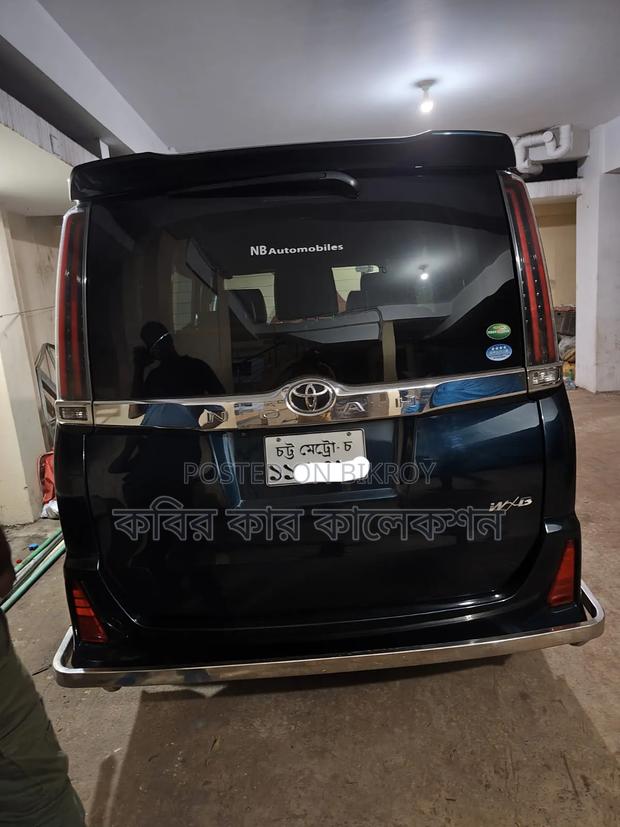 Toyota Noah 2017 Blue