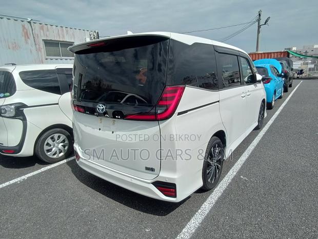 Toyota Noah 2024 Pearl