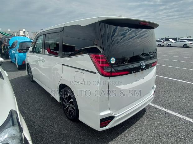 Toyota Noah 2024 Pearl