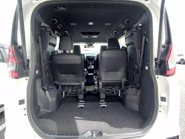 Toyota Noah 2024 Pearl