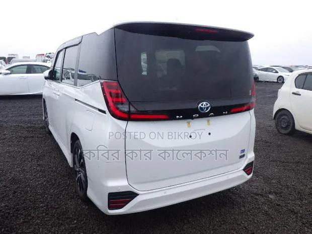 New Toyota Noah 2023 Pearl