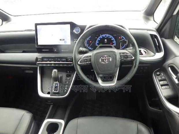 New Toyota Noah 2023 Pearl