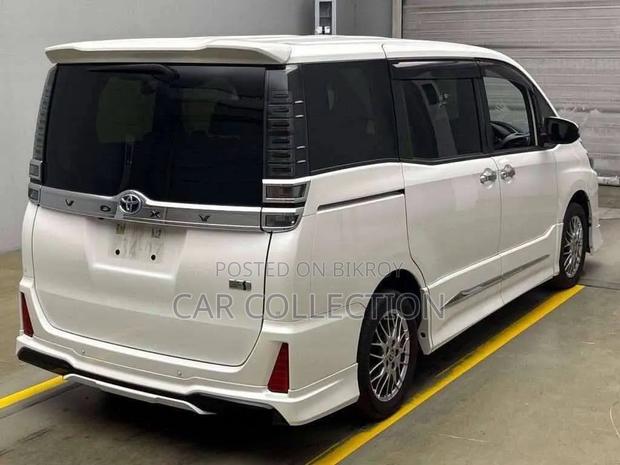 Toyota Voxy 2021 Pearl