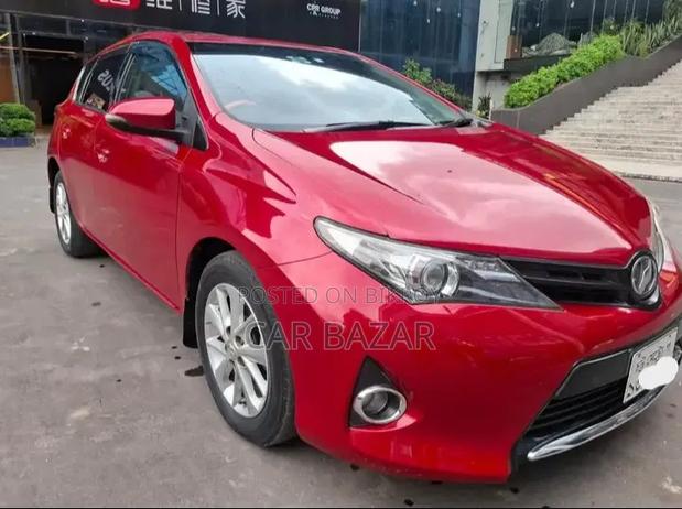Toyota Auris 2014 Red