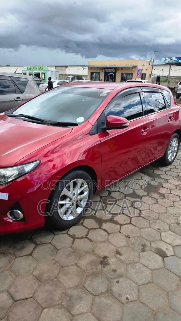 Toyota Auris 2014 Red