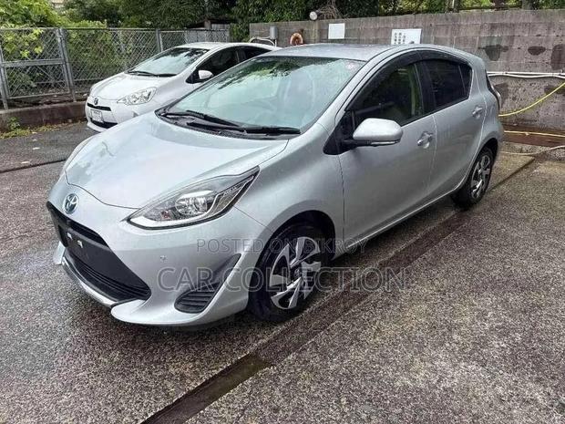 Toyota Aqua 2021 Silver