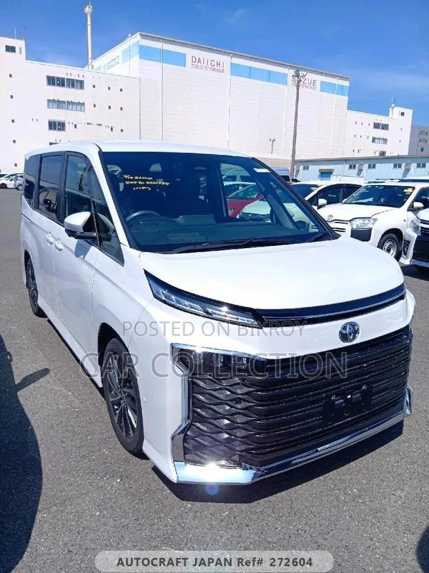 New Toyota Voxy 2026 Pearl