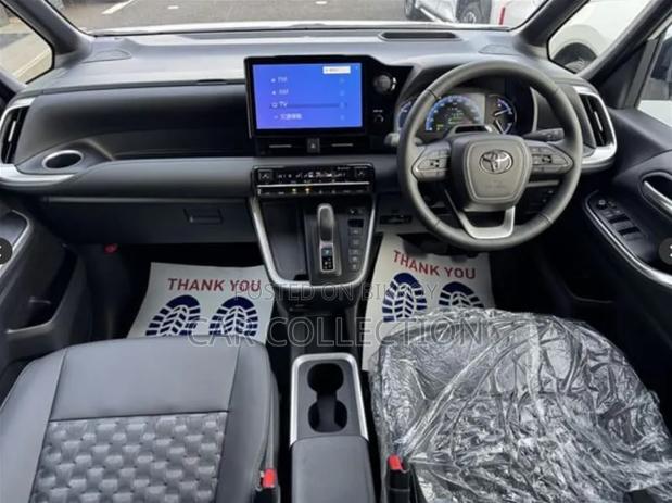 New Toyota Voxy 2026 Pearl