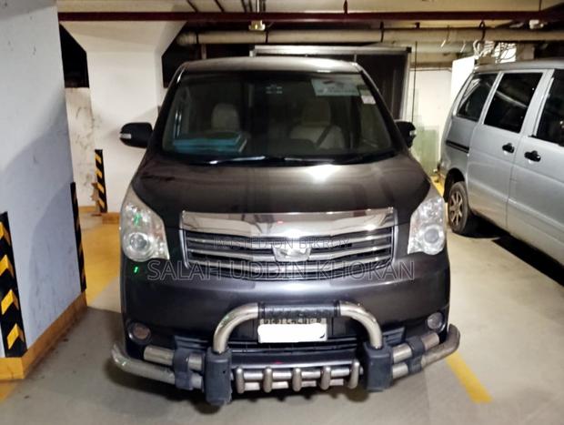 Toyota Noah 2.0 143hp AWD (8 Seater) 2011 Gray