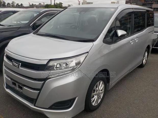 Toyota Noah 2021 Silver