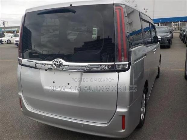 Toyota Noah 2021 Silver