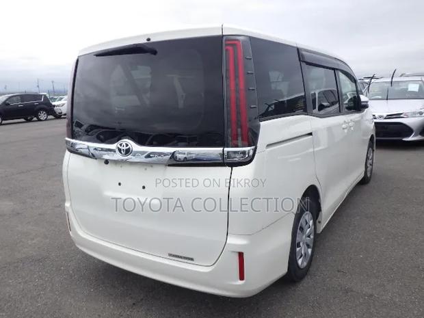Toyota Noah 2021 Pearl