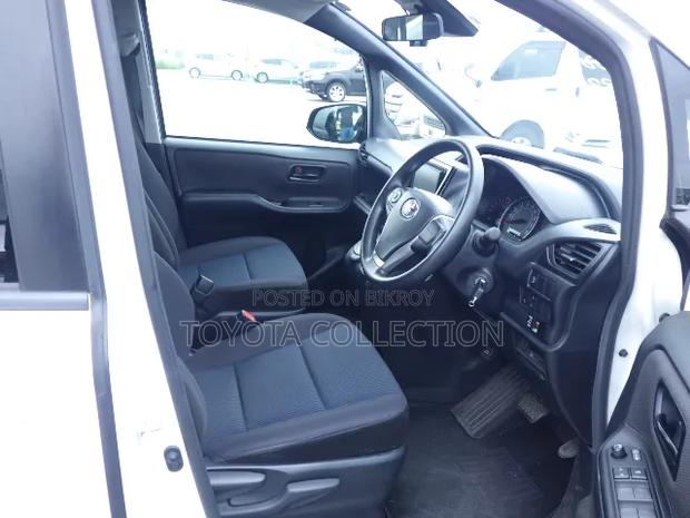 Toyota Noah 2021 Pearl