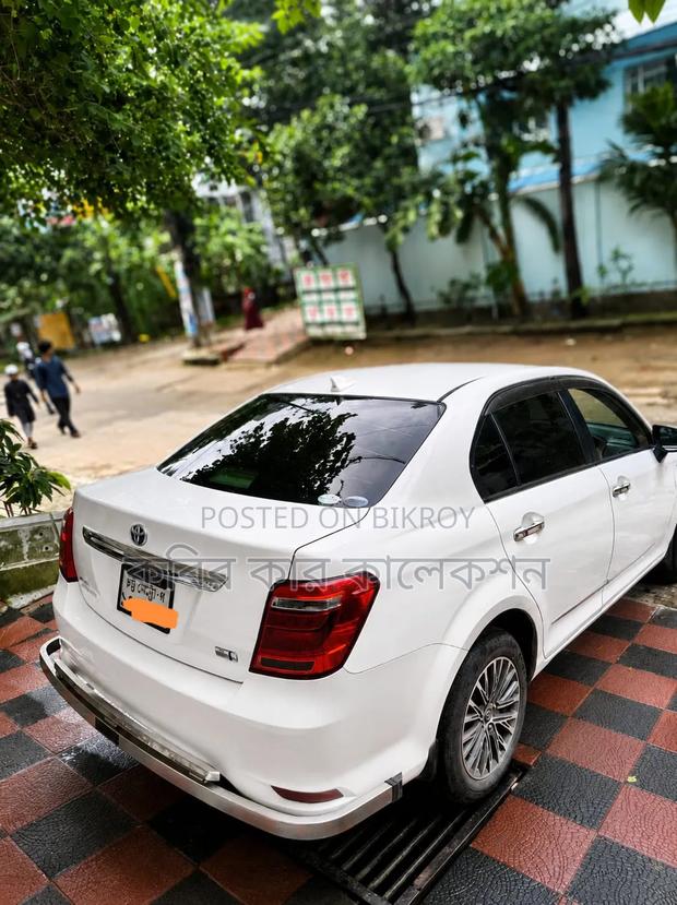 Toyota Axio 2017 Pearl