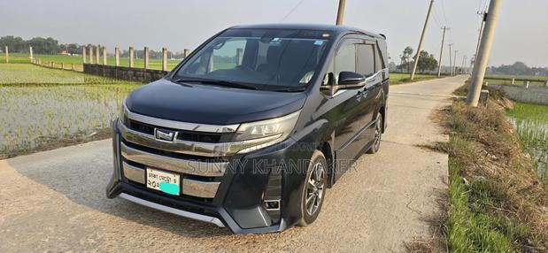 Toyota Noah 2017 Blue