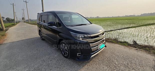 Toyota Noah 2017 Blue
