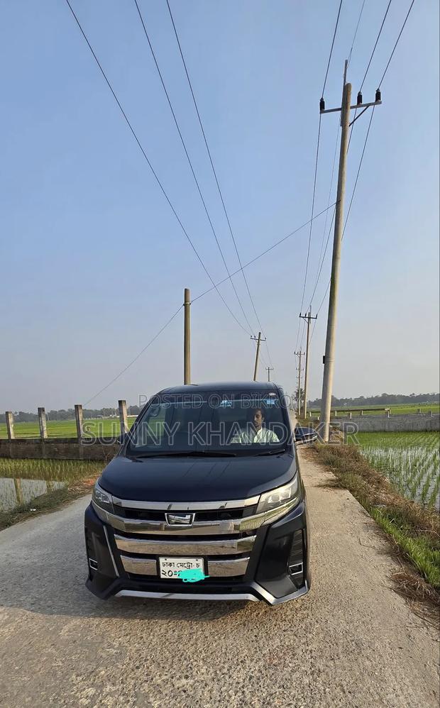 Toyota Noah 2017 Blue