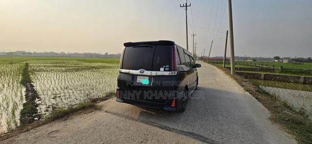 Toyota Noah 2017 Blue