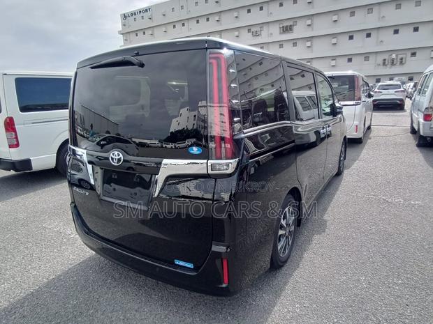 Toyota Esquire 2.0 FWD (8 seater) 2021 Black