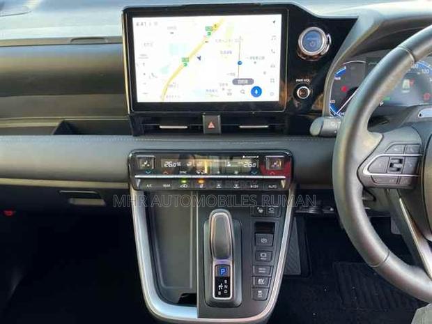 Toyota Voxy Hybrid S-G 2WD 7-Seater 2023 Pearl