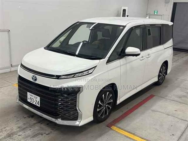Toyota Voxy Hybrid S-G 2WD 7-Seater 2023 Pearl