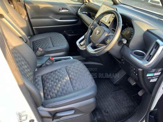 Toyota Voxy Hybrid S-G 2WD 7-Seater 2023 Pearl