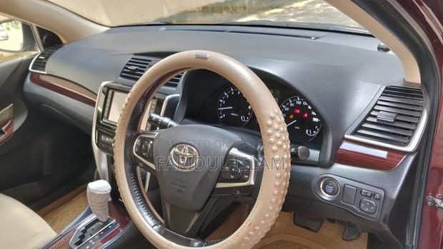 Toyota Premio 2018 Maroon