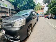 Toyota Noah 2.0 143hp AWD (7 Seater) 2012 Gray for sale