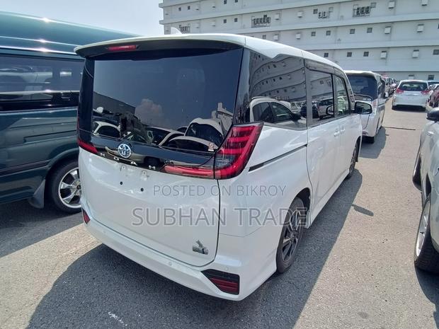 Toyota Noah 2022 Pearl