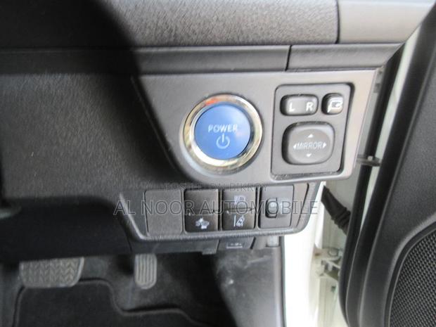 Toyota Corolla Fielder 2021 Pearl