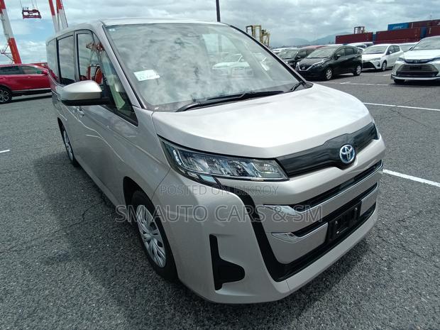 Toyota Noah 2022 Beige