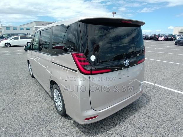 Toyota Noah 2022 Beige