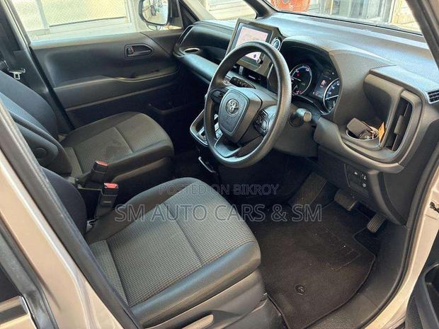 Toyota Noah 2022 Beige
