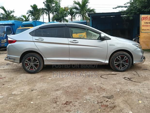 New Honda Grace 1.5 Hybrid FWD 2018 Silver