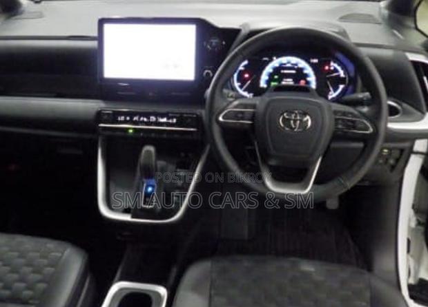 Toyota Voxy Hybrid S-Z 2WD 7-Seater 2023 Pearl