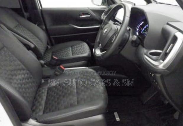 Toyota Voxy Hybrid S-Z 2WD 7-Seater 2023 Pearl