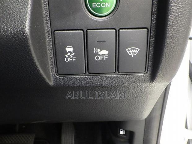 Honda Vezel 1.5 Hybrid 2WD 2014 Pearl